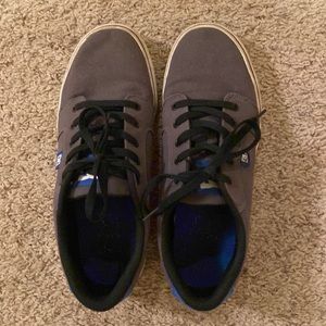 D&G skate shoes, grey, mens size 9